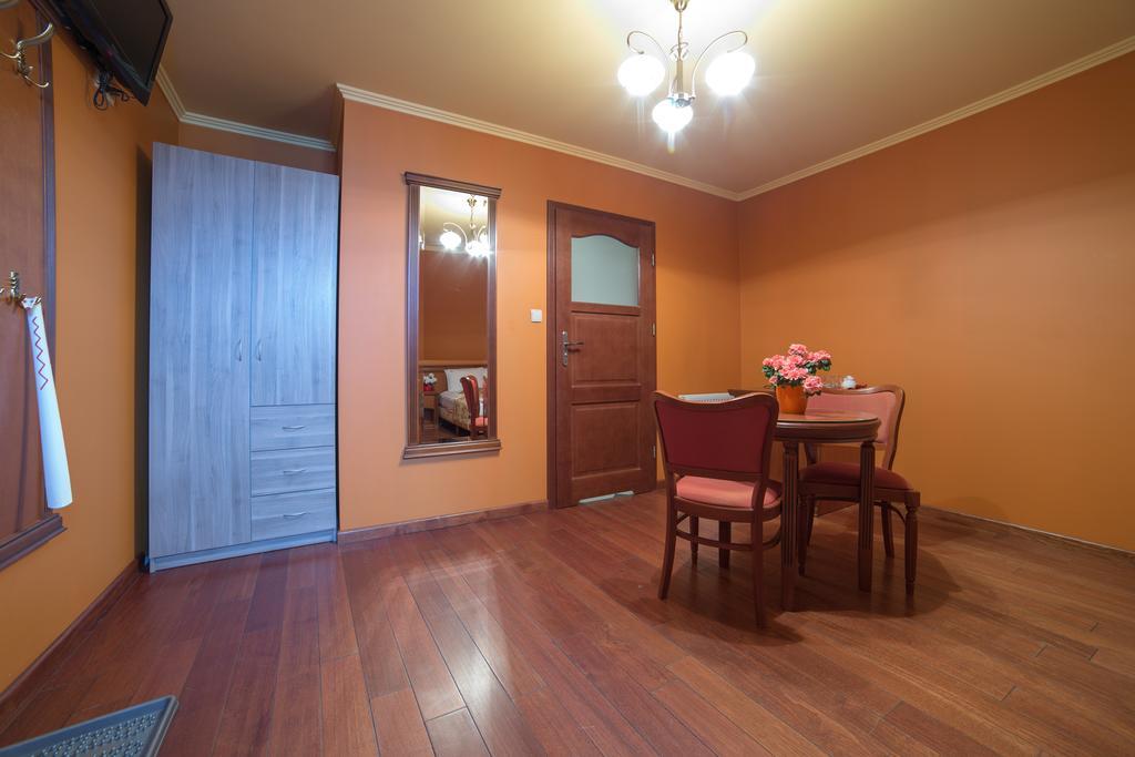 Rynek 16 Aparthotel Sandomierz Bagian luar foto